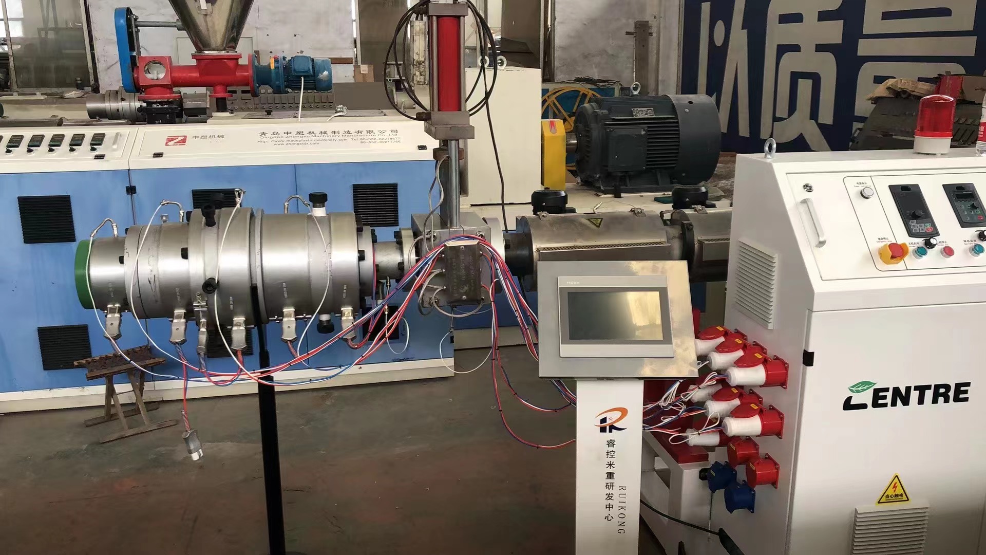 20mm-110mm HDPE three-layer co-extruded pipe high-speed production line