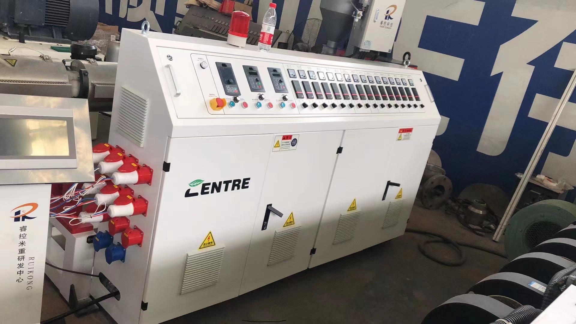 20mm-110mm HDPE three-layer co-extruded pipe high-speed production line