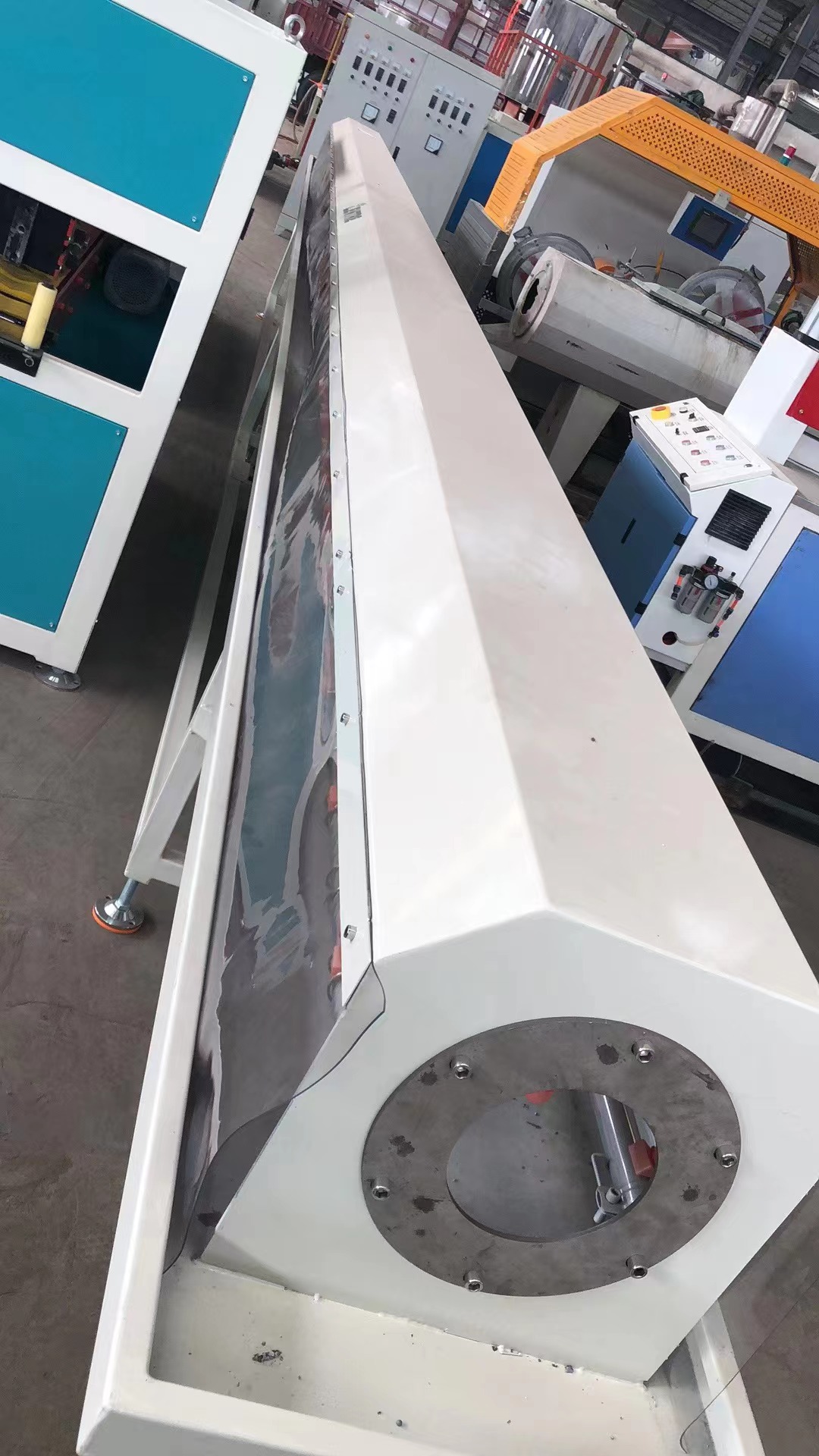 20mm-110mm HDPE three-layer co-extruded pipe high-speed production line