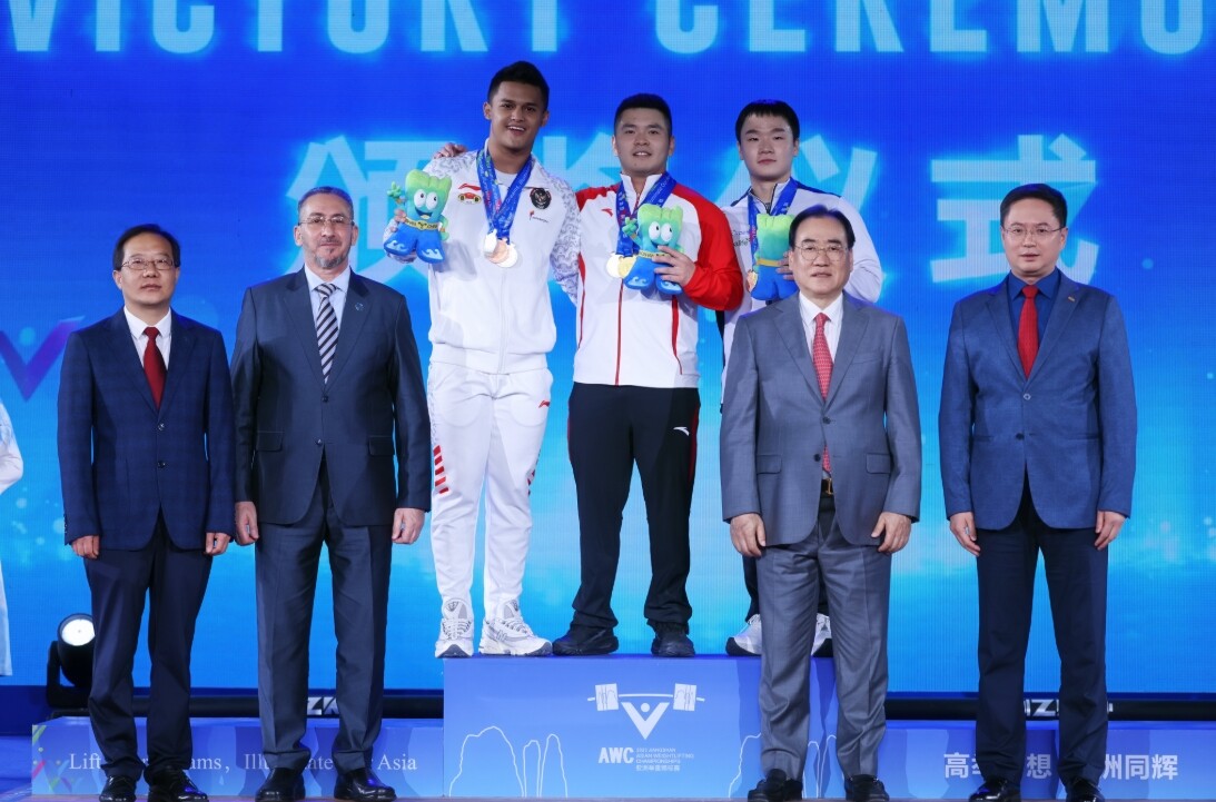 Chinese Team Wins Three More Gold Medals at Asian Weightlifting Championships