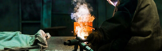 Did you know that stainless steel sheet production mainly includes crude steel smelting, hot rolling