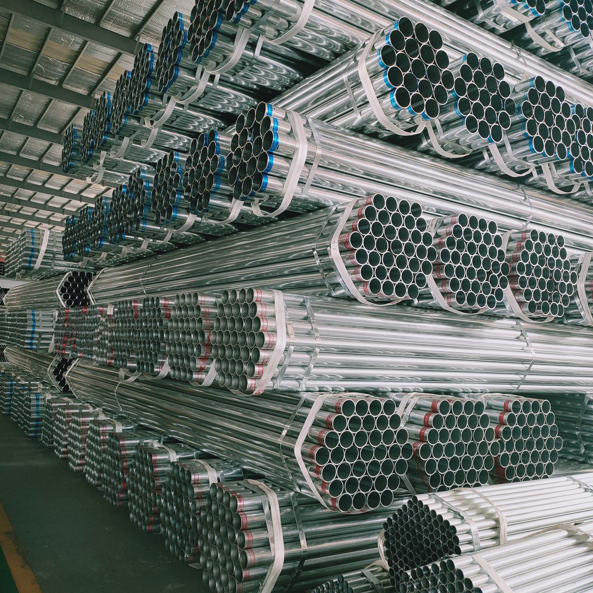 China Galvanized Steel Tube Galvanized Seamless Pipe Supplier