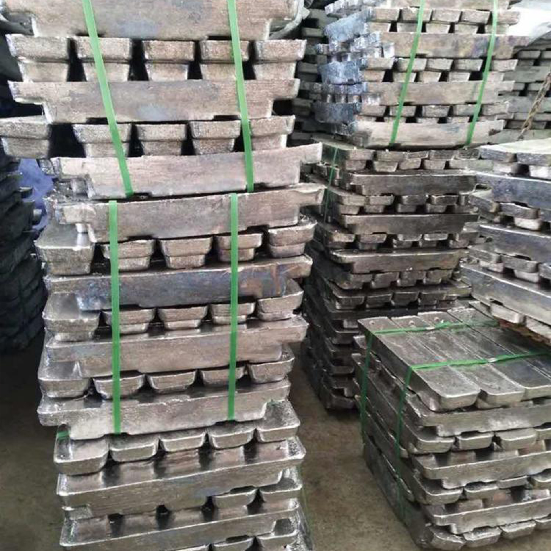 Manufacturing batteries with 99.996% purity of refined lead