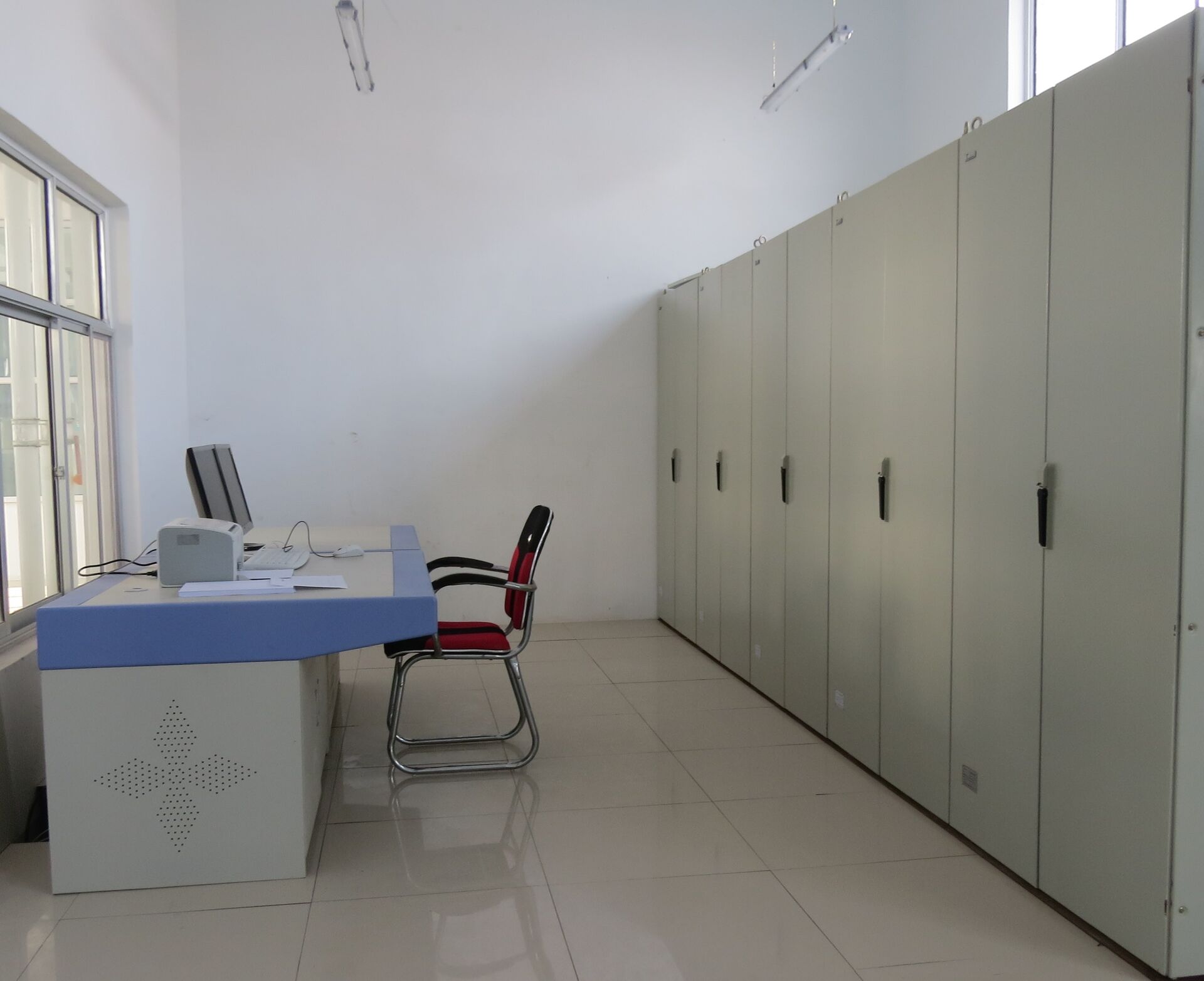 Electric cabinet  control system 