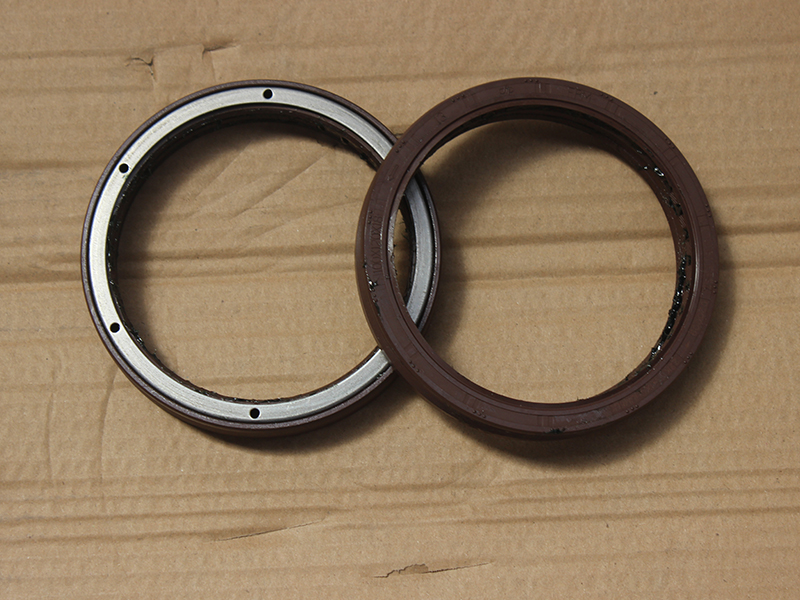 Gearbox rear oil seal