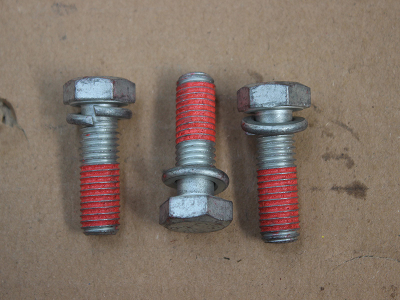 Rubberized bolt combination