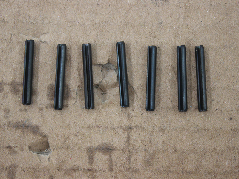 Elastic cylindrical pin