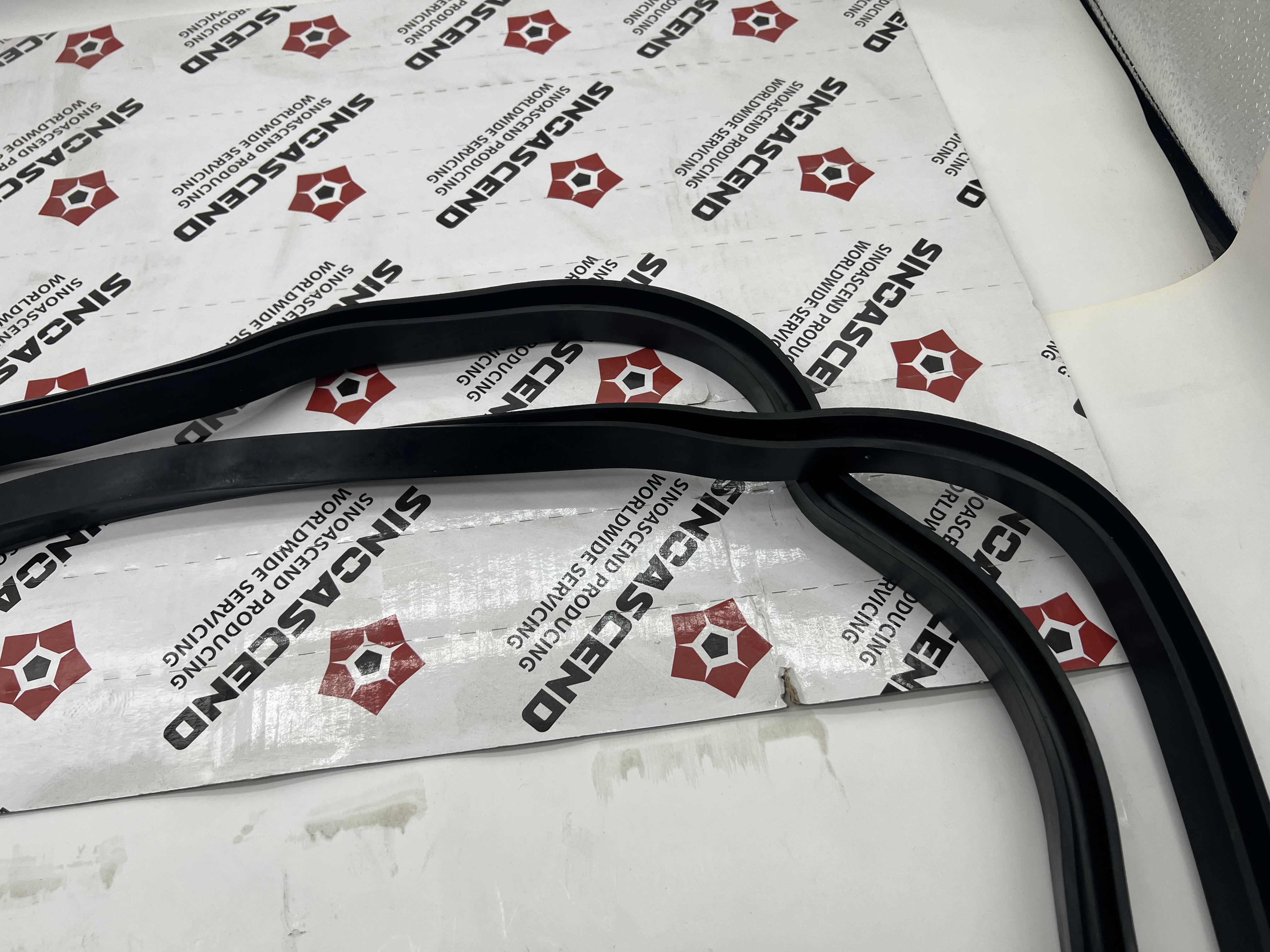 Oil pan gasket