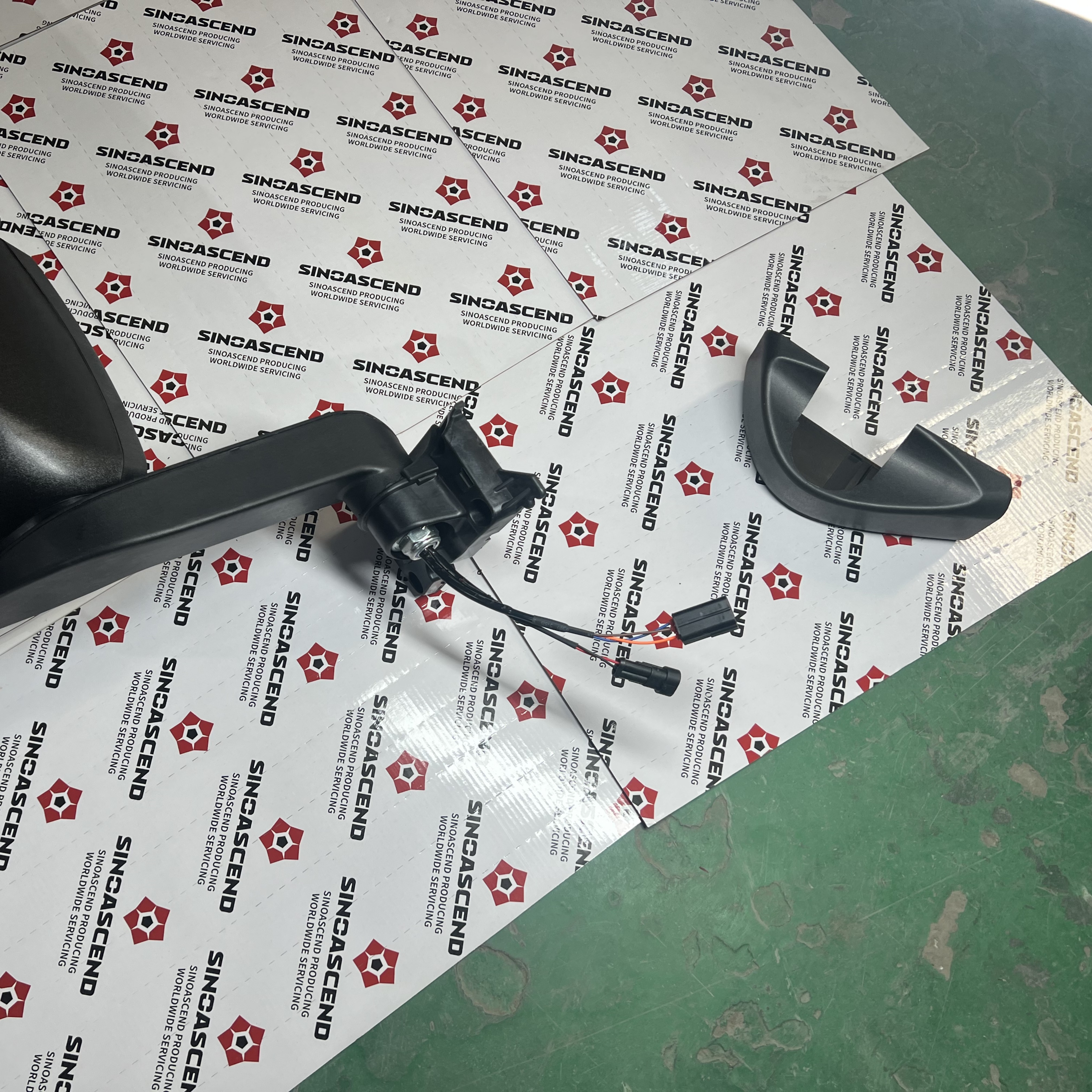 Right rearview mirror assembly