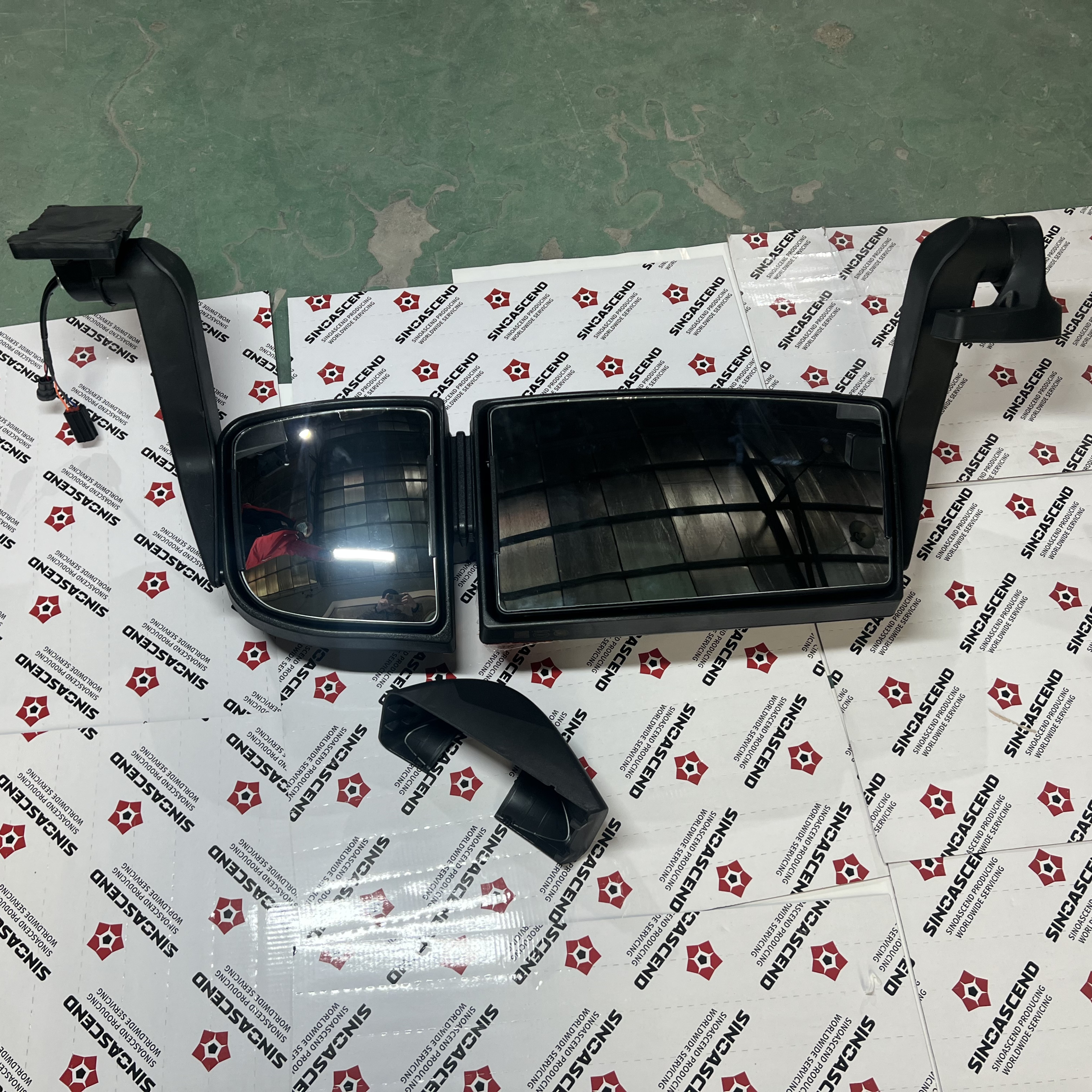 Right rearview mirror assembly