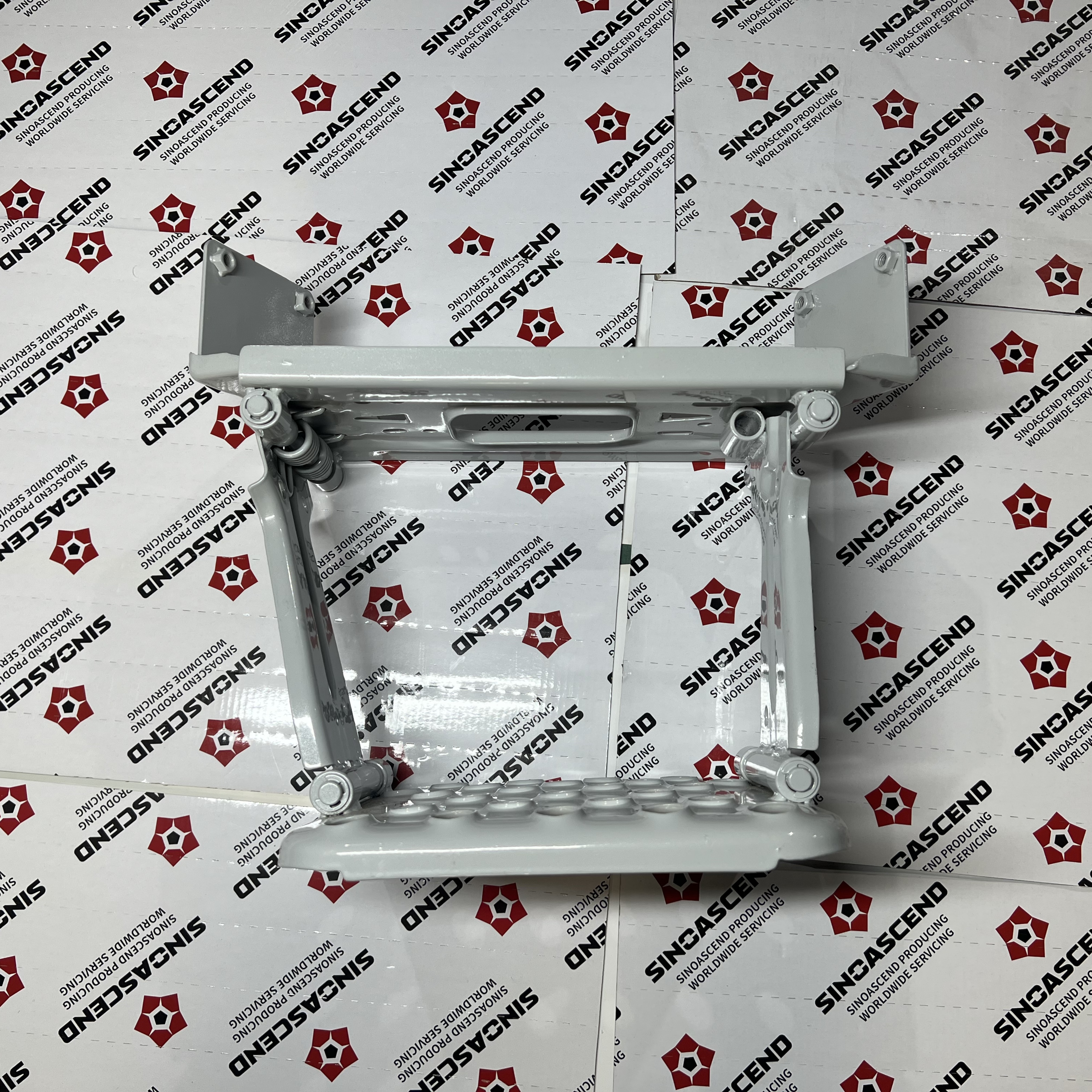 Lower left suspension