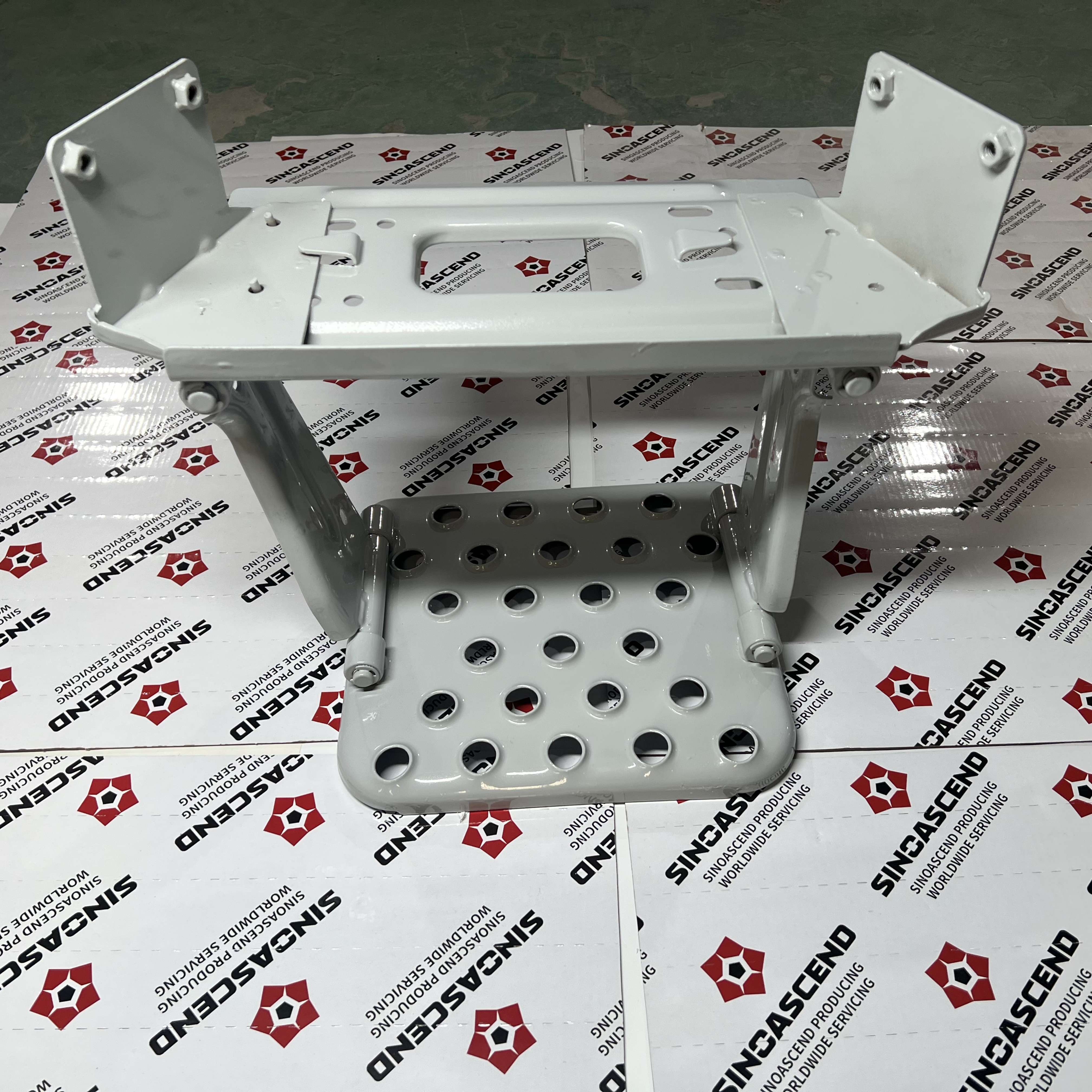 Lower left suspension