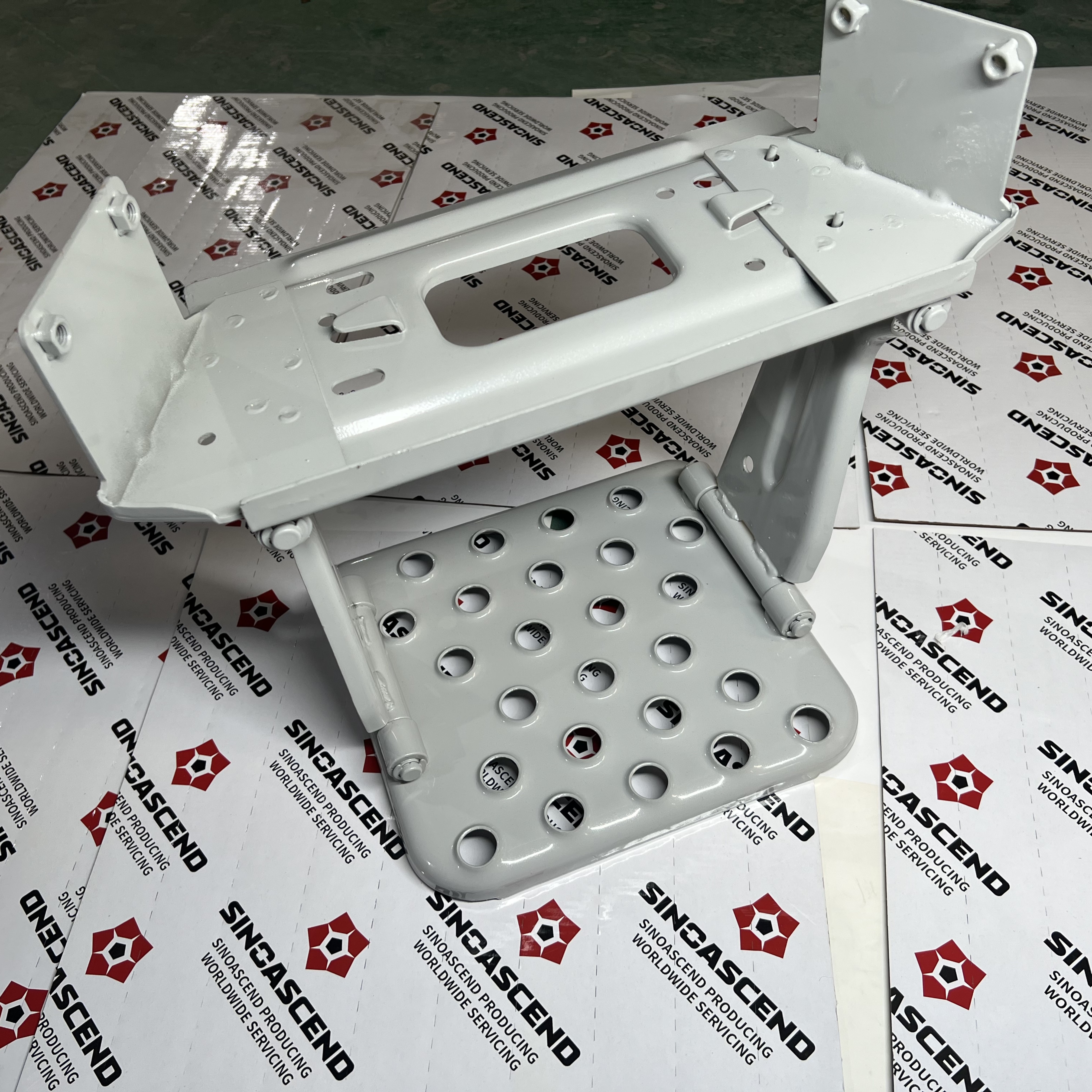 Lower right step suspension