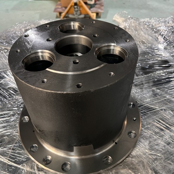 Gear reducer housing assembly