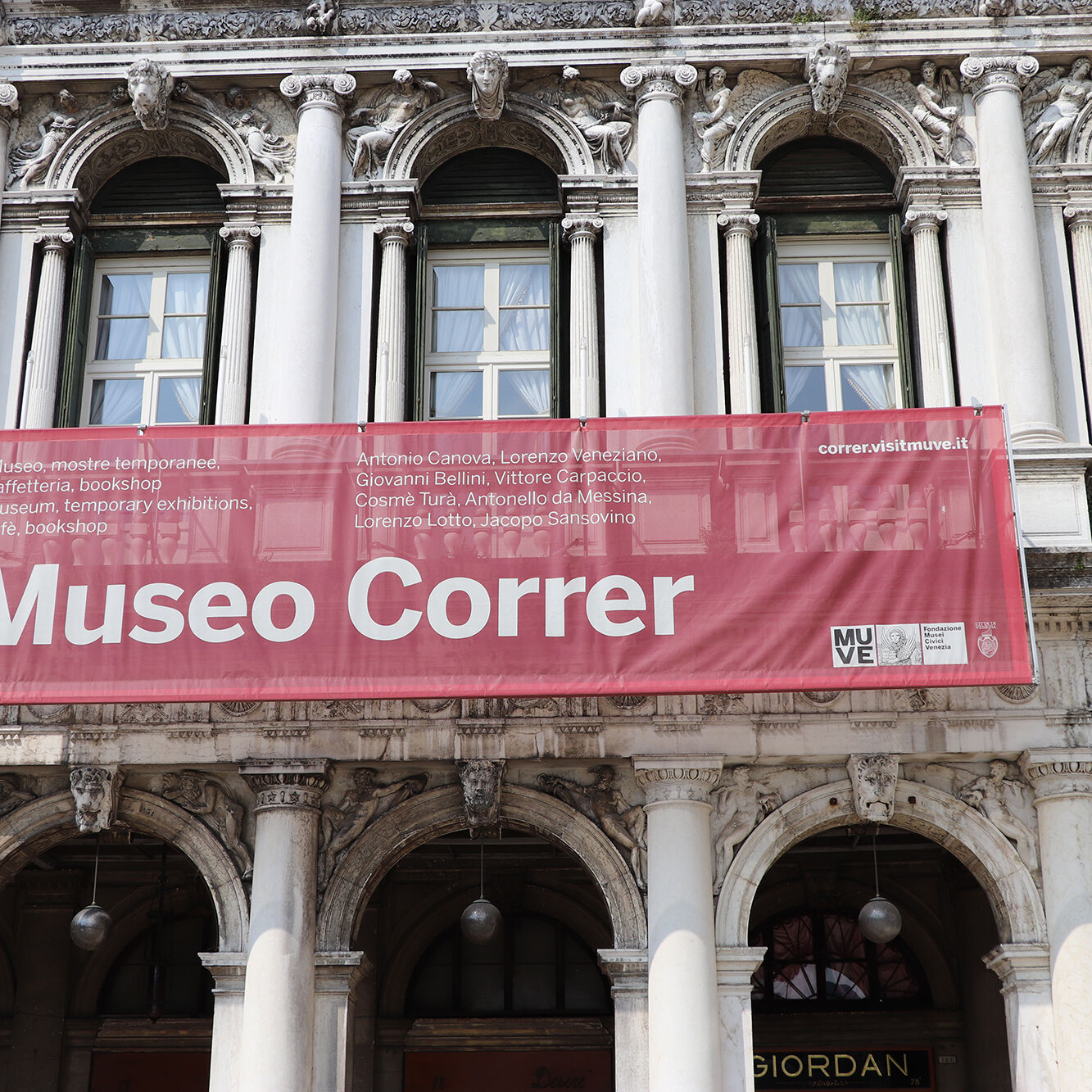 Custom Mesh Banners