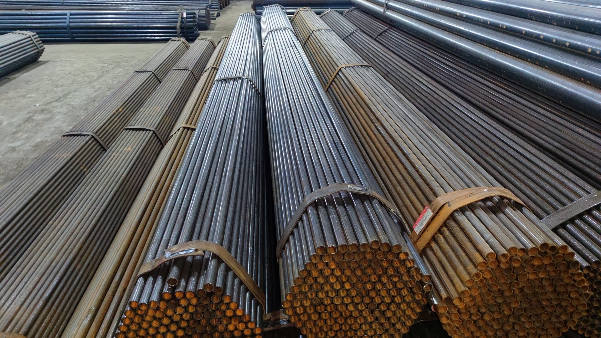 Steel pipe/tube