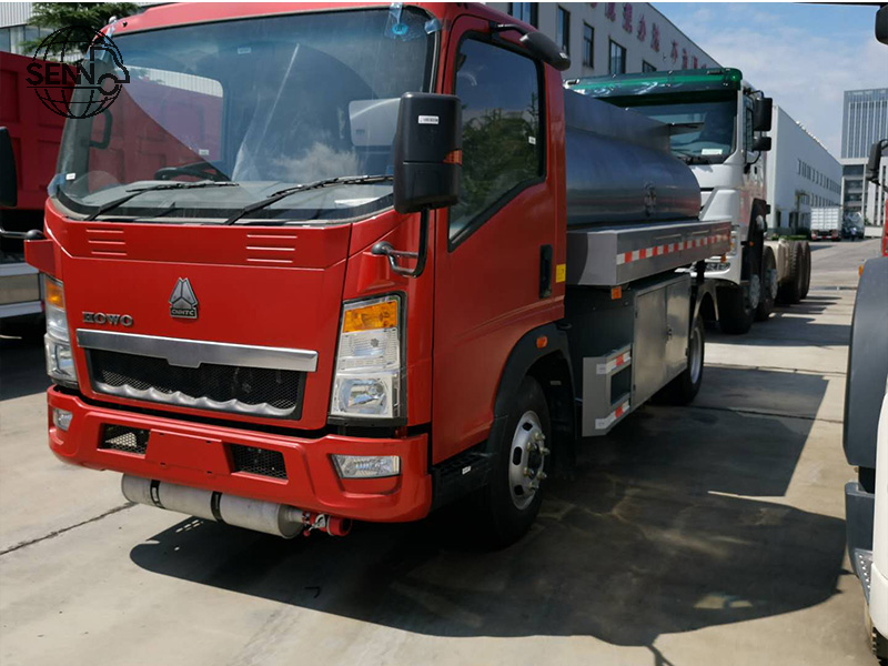 Oil tank truck