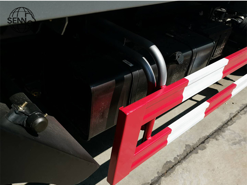 Oil tank truck