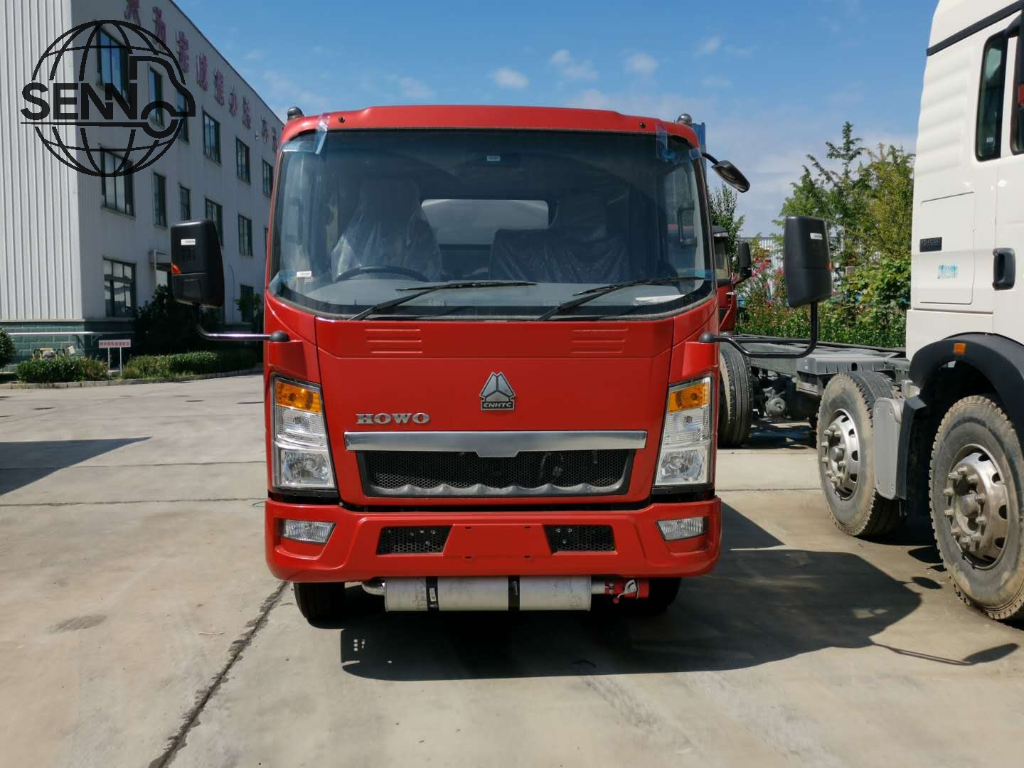 Sinotruk howo light feul tank  truck 4x2 5cbm 6tons light truck mini truck 3-10 tons