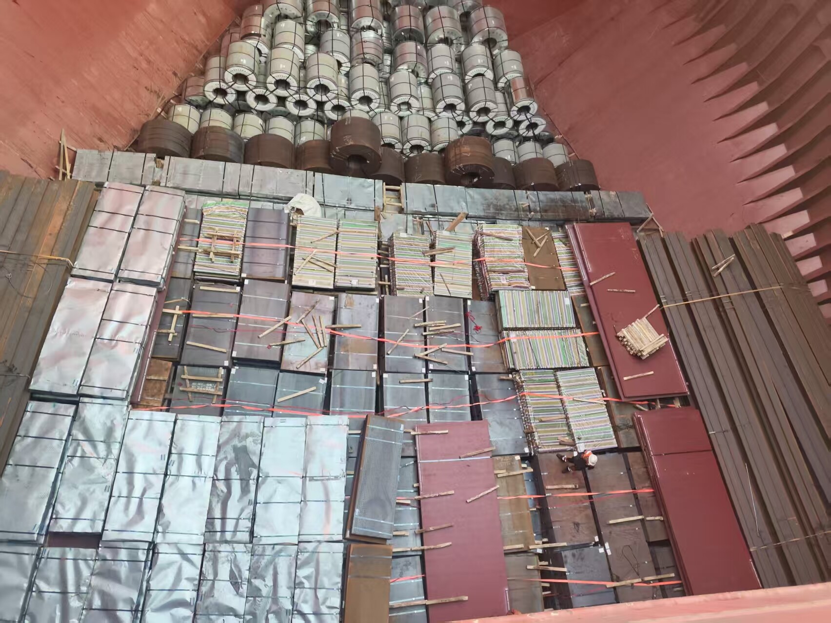 Efficient Bulk Shipping for Steel Plates and Coils