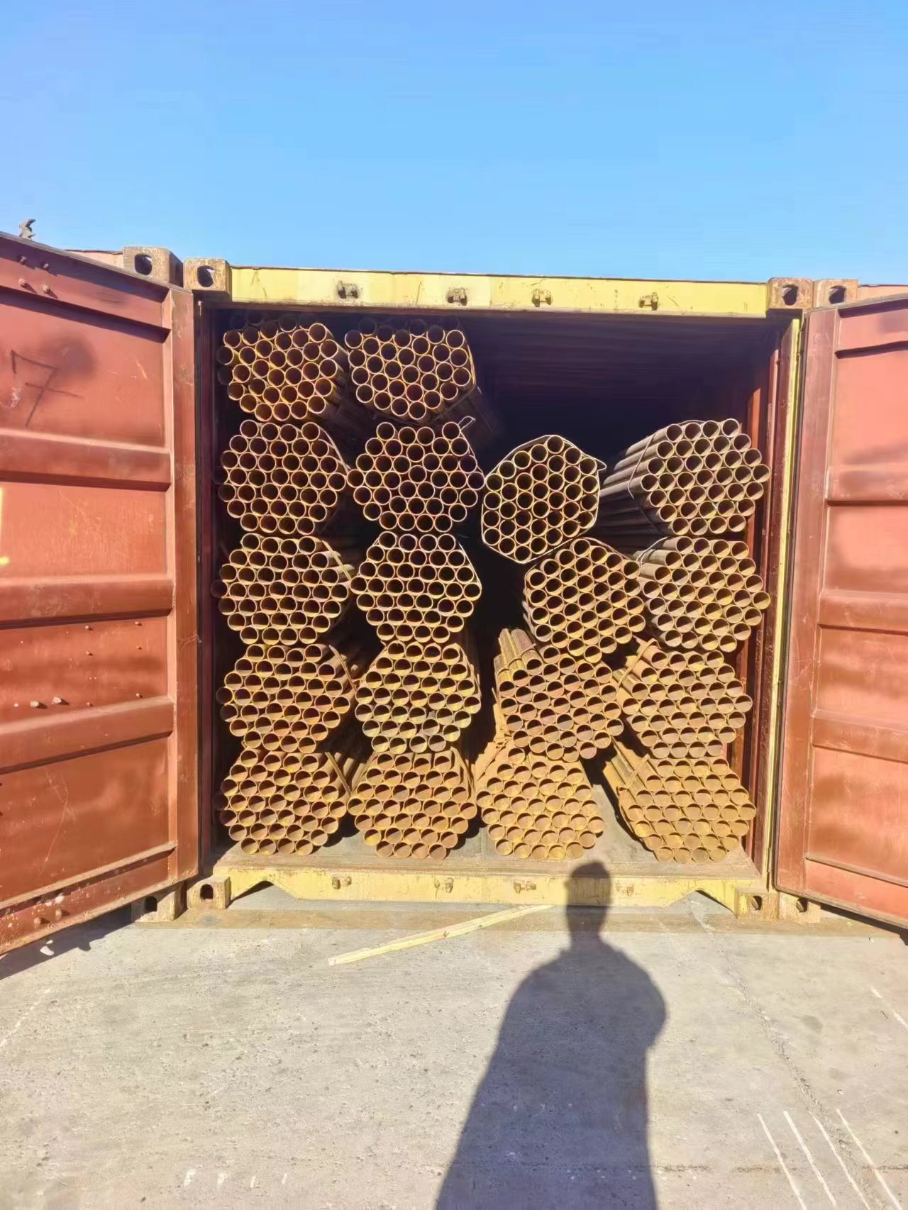 Carbon steel pipe sent to UAE, 3 20ft containers