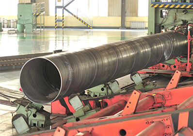 The main difference between the use of welded steel pipes and seamless steel pipes
