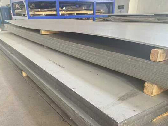 Hot rolled stainless steel medium thick plate