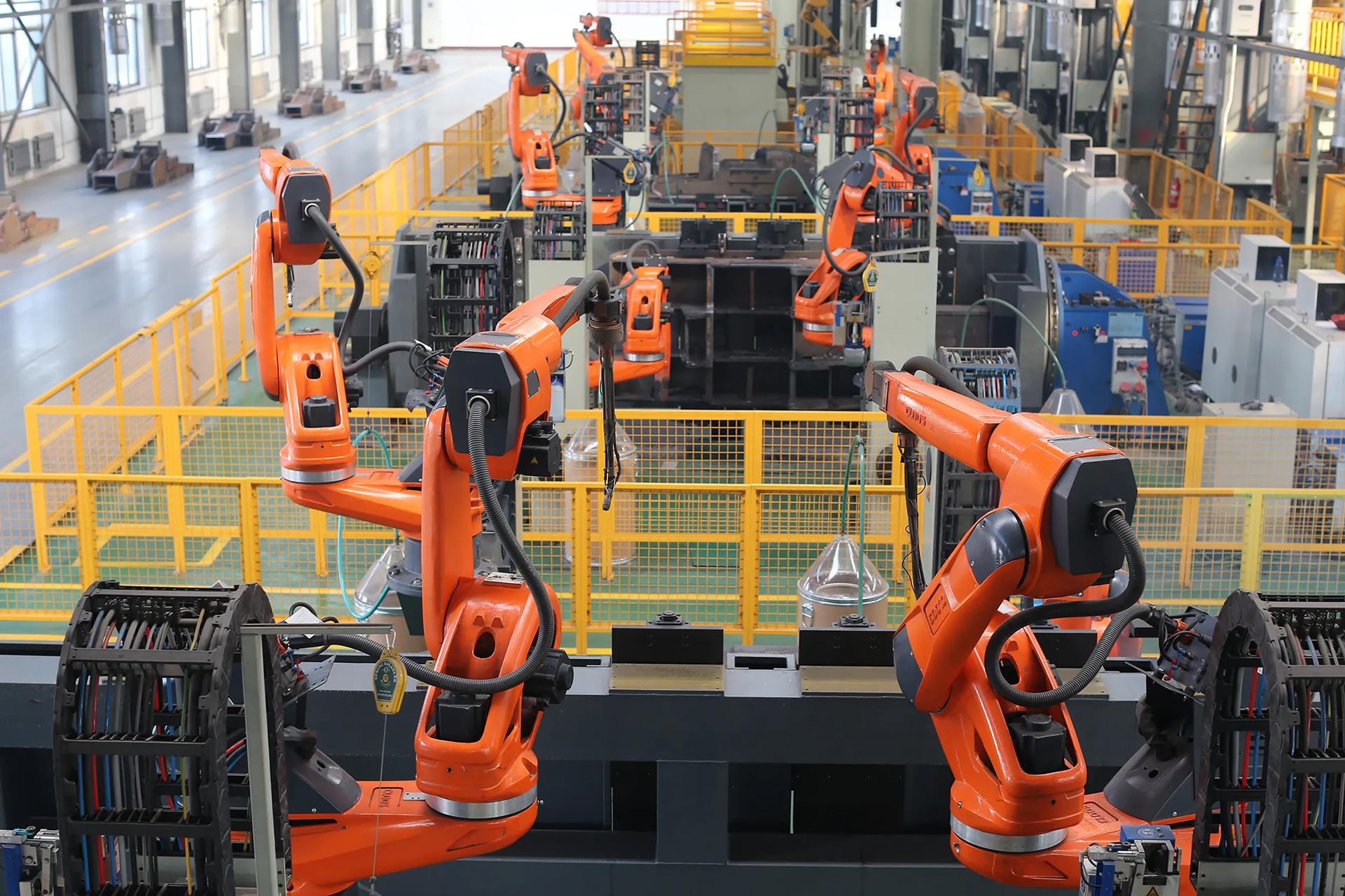 Kuka robot welds carbon steel plates