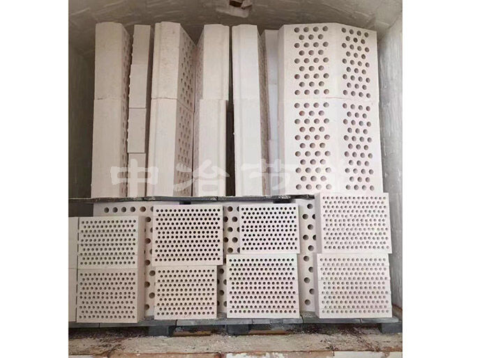 Heat storage body, baffle brick