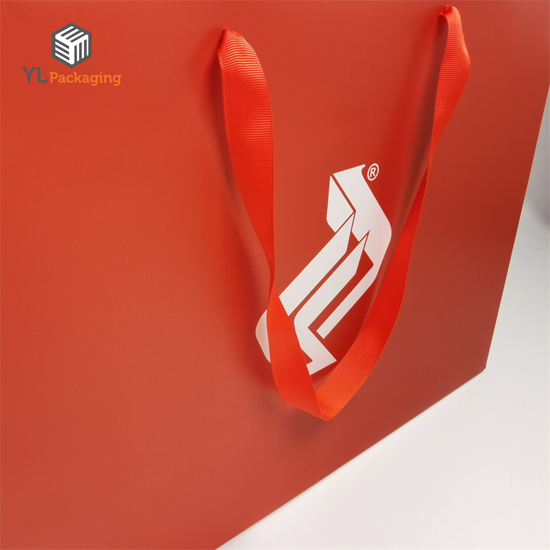 paper bags for clothing packaging