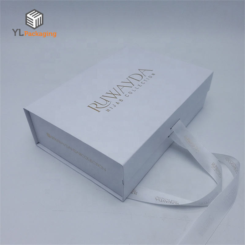 folding gift box with ribbon front