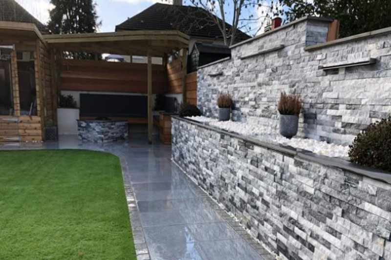 Natural cloudy Grey cladding with tones of pastel Colors