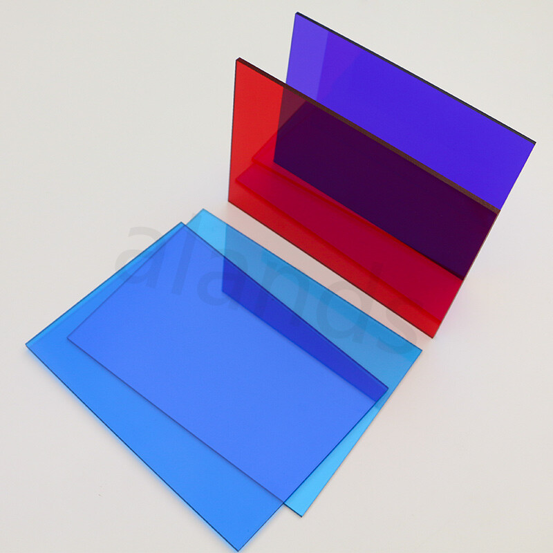 Plaques de polycarbonate pour toitures, serres et cloisons intérieures