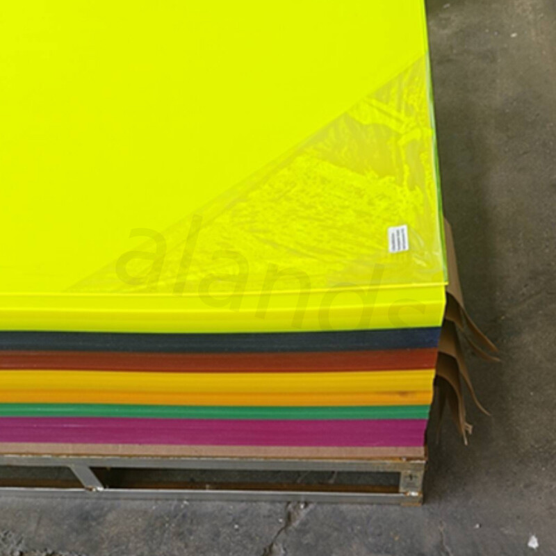 Plaque acrylique verte fluorescente – Panneau plastique haute visibilité, durable et polyvalent