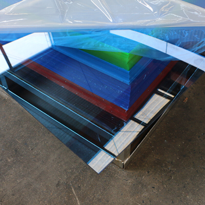 Plaque en plexiglas bleu translucide | Panneau PMMA semi-transparent