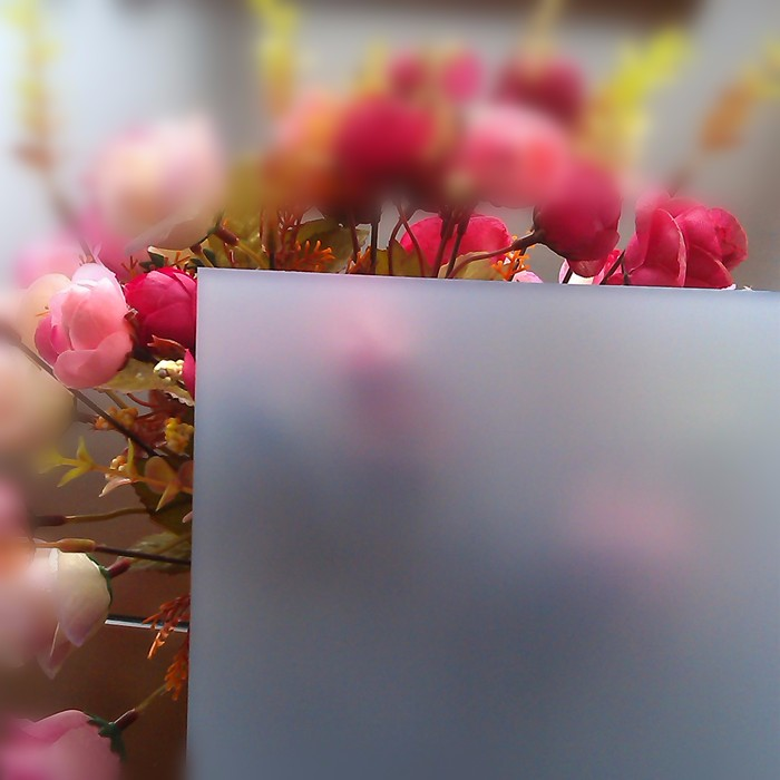 Feuille acrylique transparente givrée mate double face