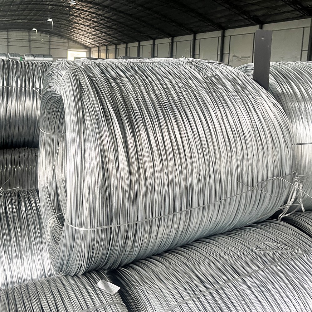 Galvanized steel wire. Zinc coating: 60 - 300 g/m². Long-lasting anti-corrosion.