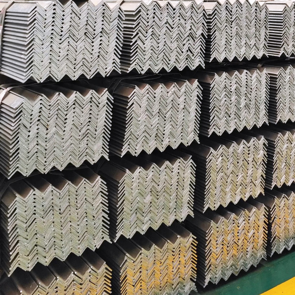 Pre-Galvanized Angle Iron Cold Formed Z275 Coated Steel Angle