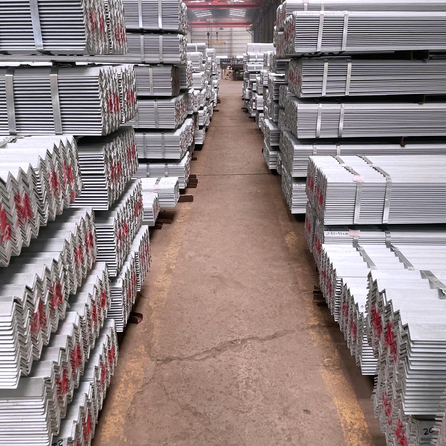 Galvanized Angle Steel 25x25x3mm Equal Leg Steel Angle Bar