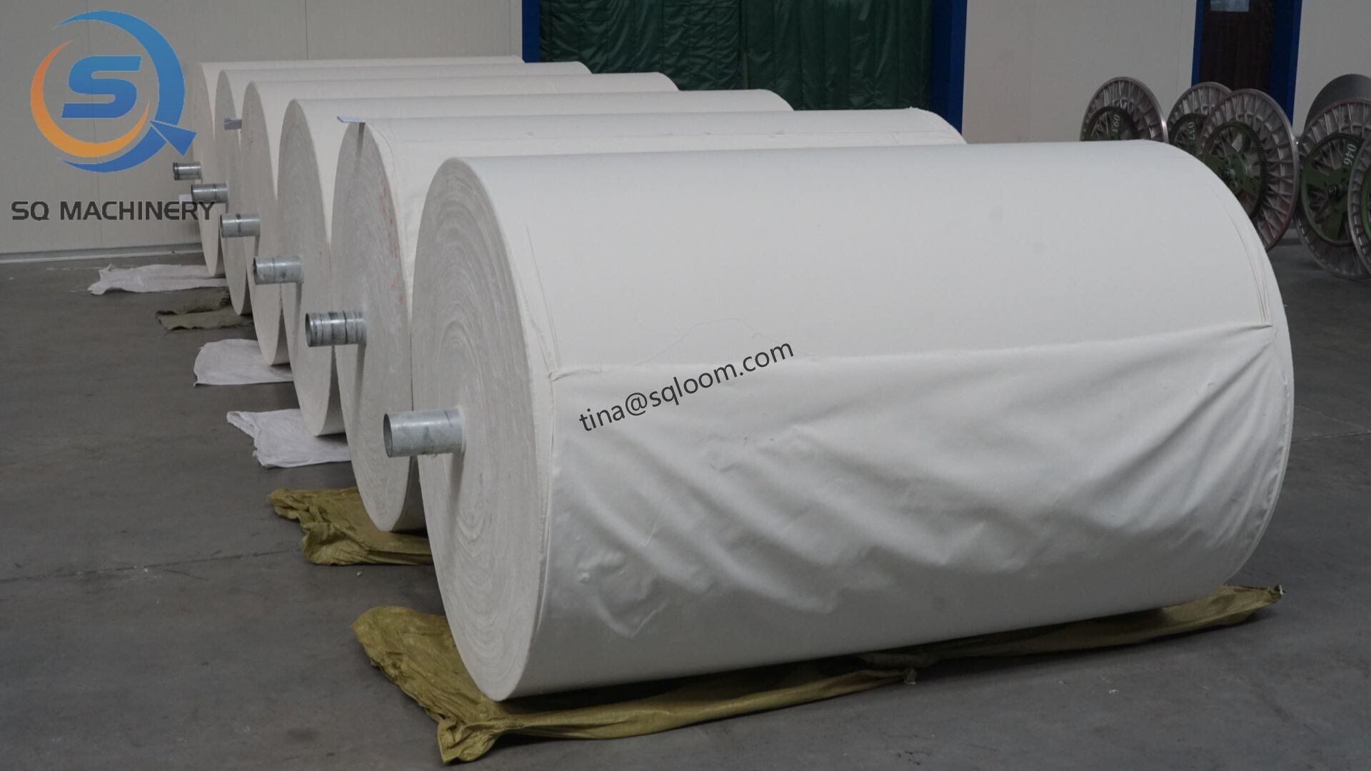 air jet textile weaving loom with batching motion