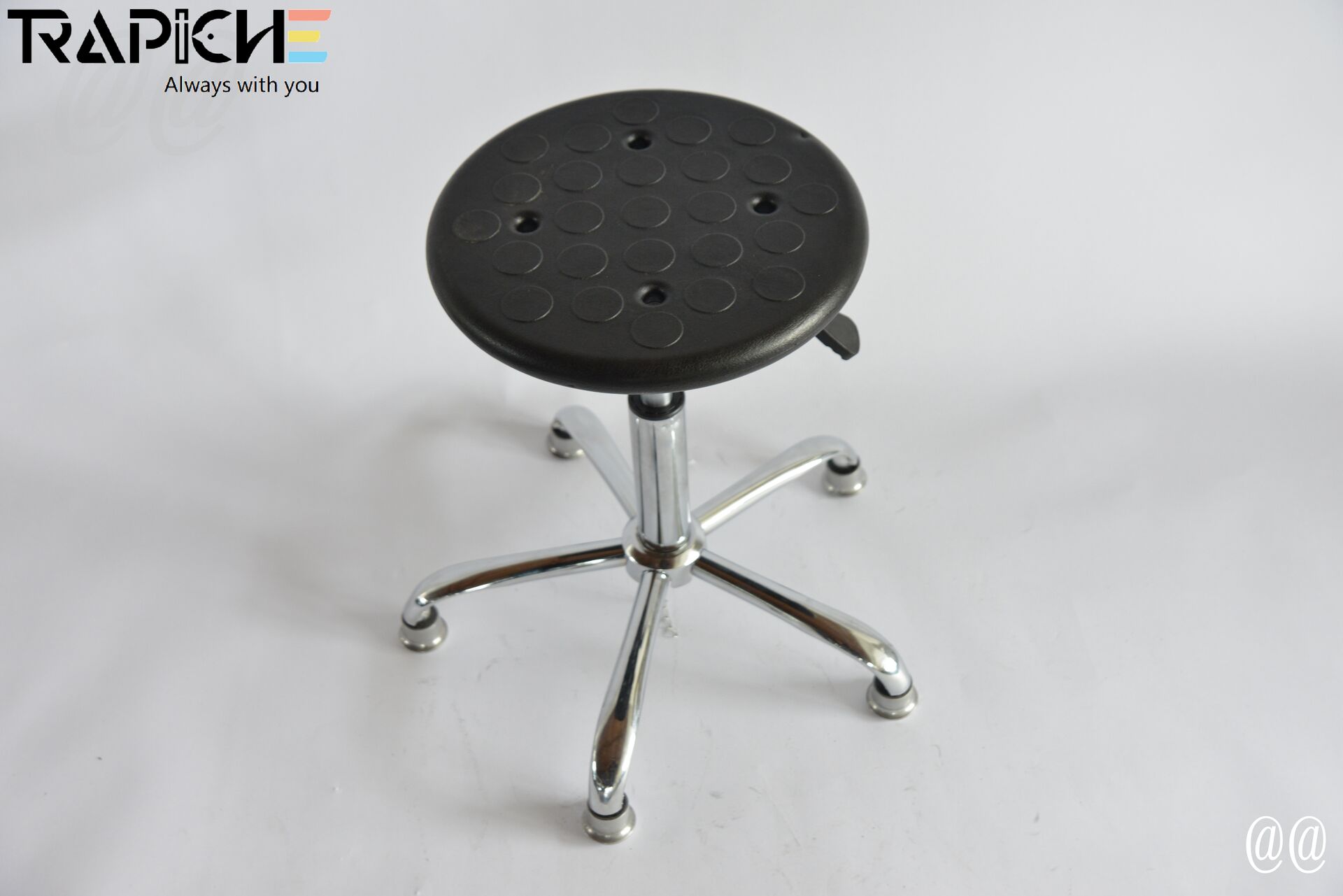 Foaming the four - hole round stool