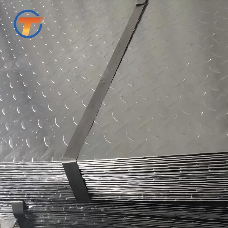 Hot-Rolled Galvanized Checkered Plate With Customizable Patterns