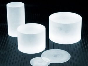 2.Sapphire-slice-cutting-by-diamond-wire-1-300x225