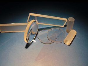 3.Quarz-Crystal-slice-cutting-by-diamond-wire-300x