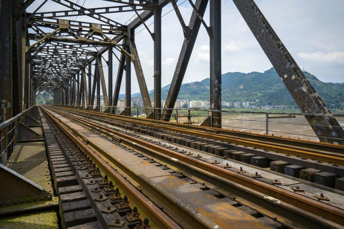 The Different Applications of Steel Strands Railways