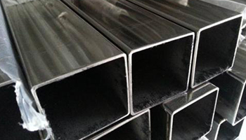 The HRC purchased by the Iraqi customer is ready for loading at the port.