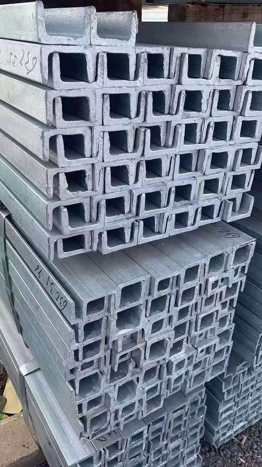 Professional Manufacturer of Stainless Steel Carbon Steel U Shaped Steel Structural Steel C-Shaped Channel Steel Beam Steel Structure Channel Steel for Construc