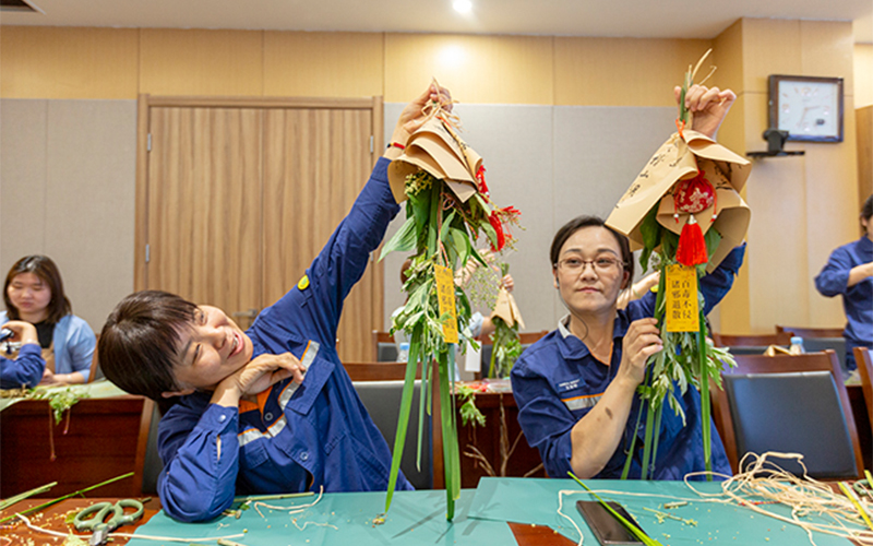 The fragrance of mugwort leaf welcomes the Dragon Boat Festival