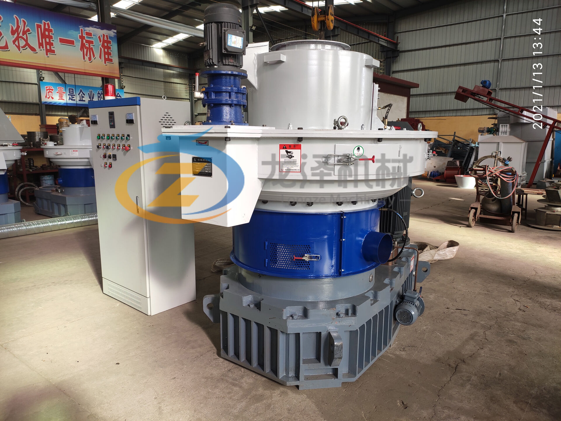 Send 220kw XGJ850 Wood Pellet Machine to Romania