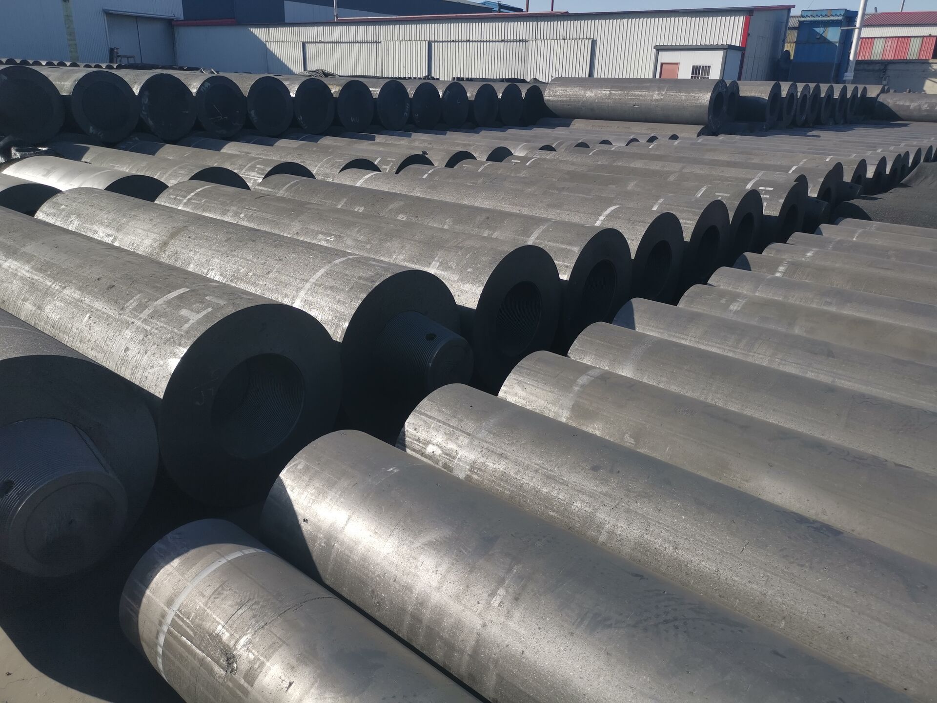 Which quality indicators of electrode nipple products have an impact on EAF?